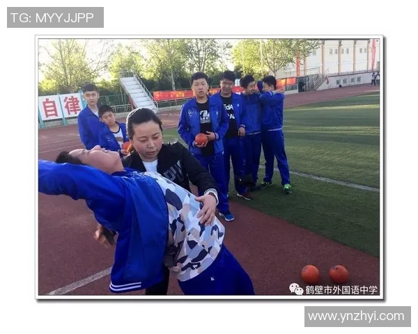 足球明星与小粉丝的温馨瞬间传递梦想与希望的故事 足球明星与小粉丝的温馨瞬间传递梦想与希望的故事