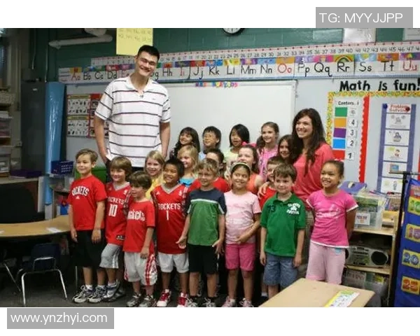 足球明星首次见到姚明时的惊讶与敬佩瞬间分享 足球明星首次见到姚明时的惊讶与敬佩瞬间分享